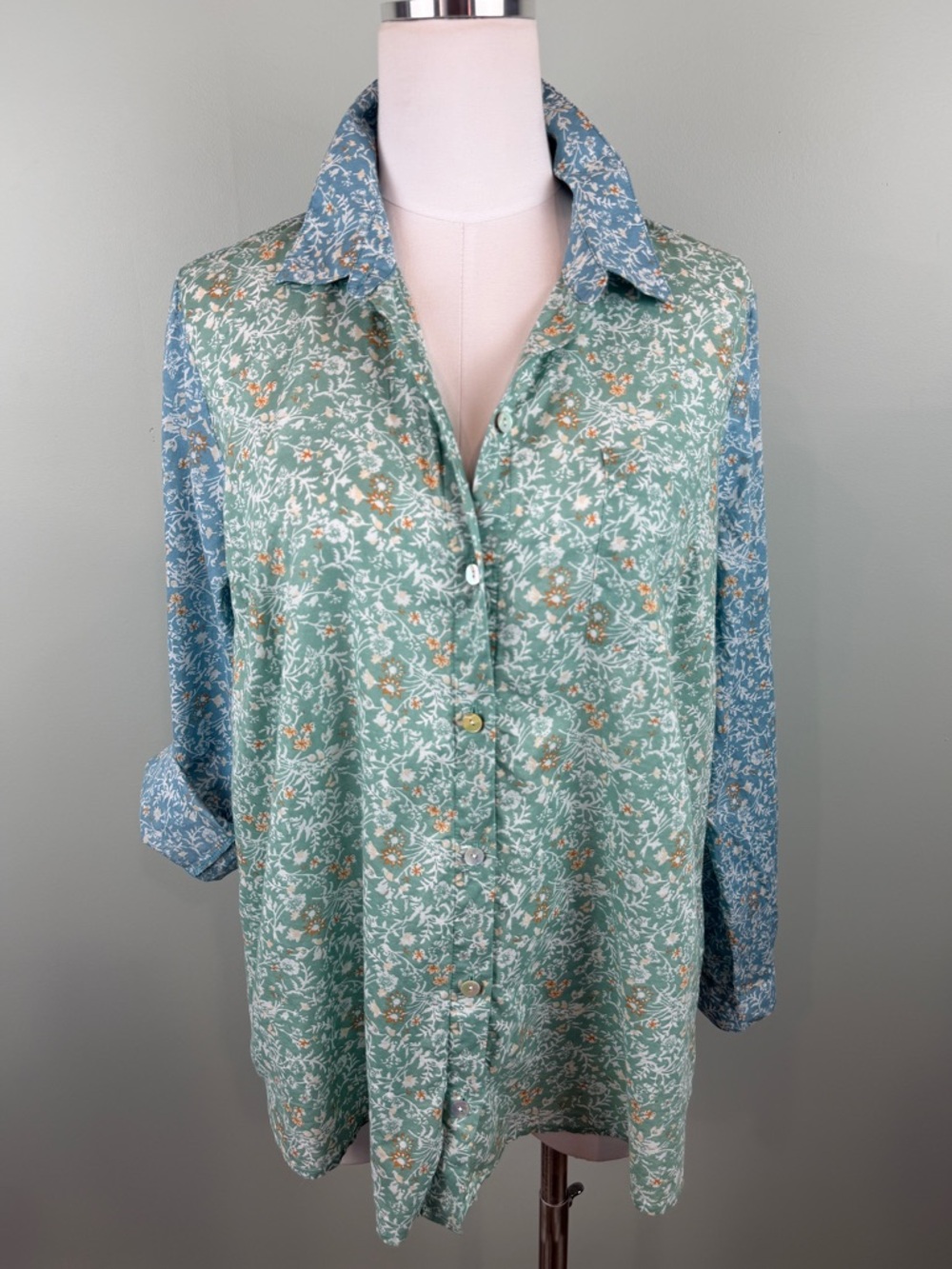 J. Jill Two-Tone Cotton Floral Relaxed fit Button-Up Shirt in Mint & Blue Medium